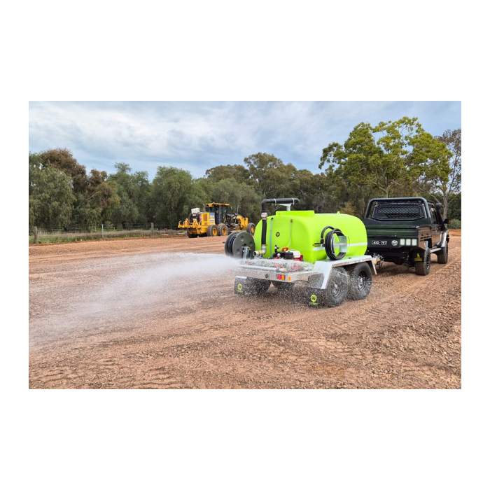 2400L FIrePatrol15 FireFighting Trailer water spraying