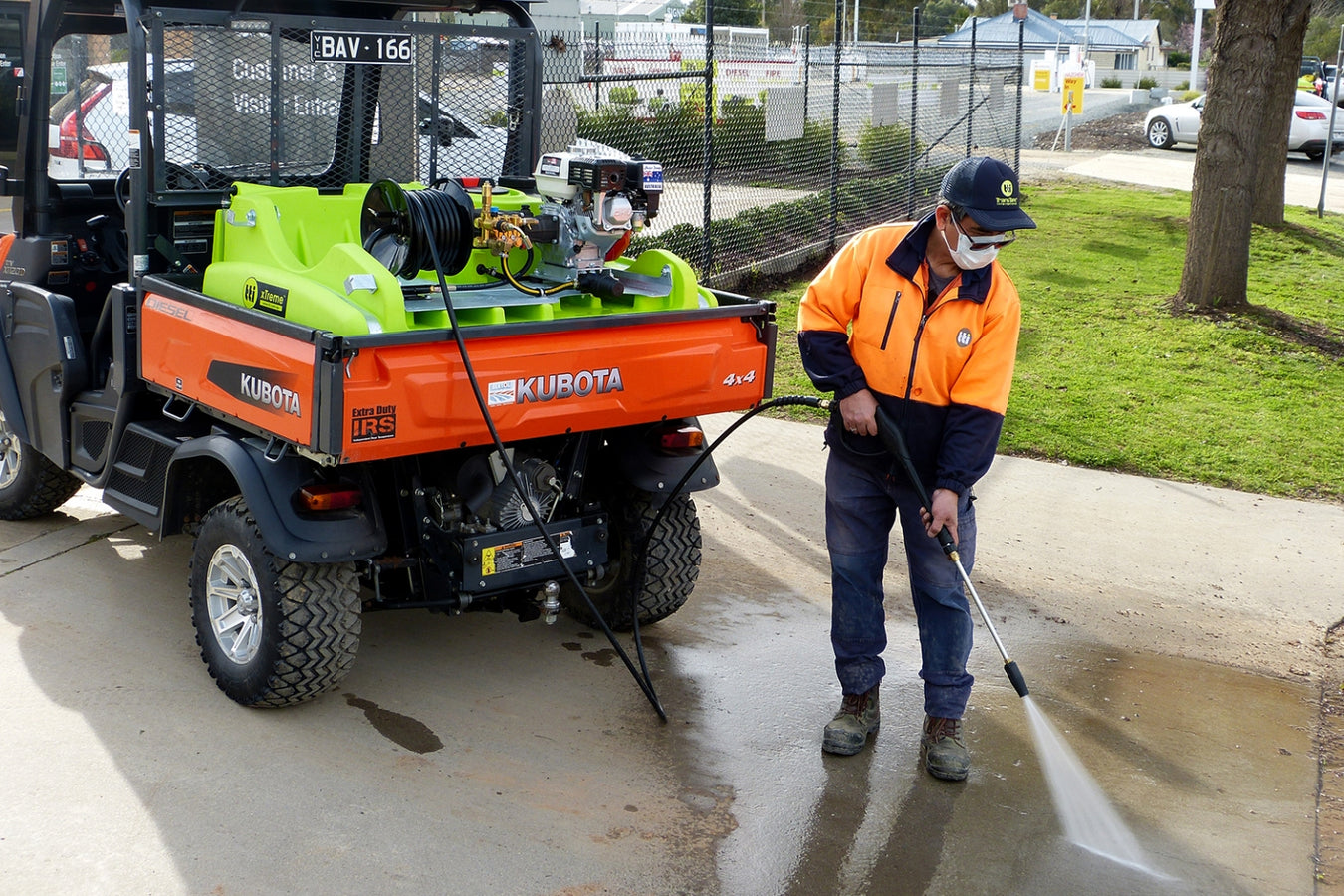pressureboss pressure washer cleaning driveway