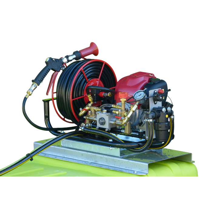 SpotPro 400L hose reel, Honda GX35 engine and Commando pump close up