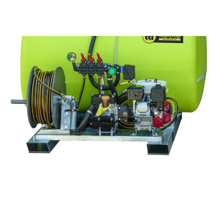 Hose reel, pump and engine on TopCrop 1000L slip on sprayer