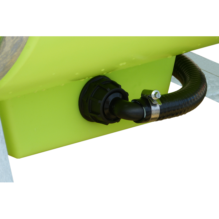 Tank outlet on TopCrop 300L slip on field sprayer