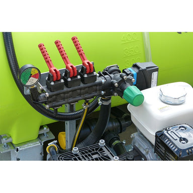 Pressure regulator and gauge on TopCrop slip on sprayer