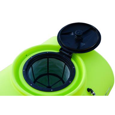 Hinged lid and basket filter on TopCrop 800L slip on sprayer